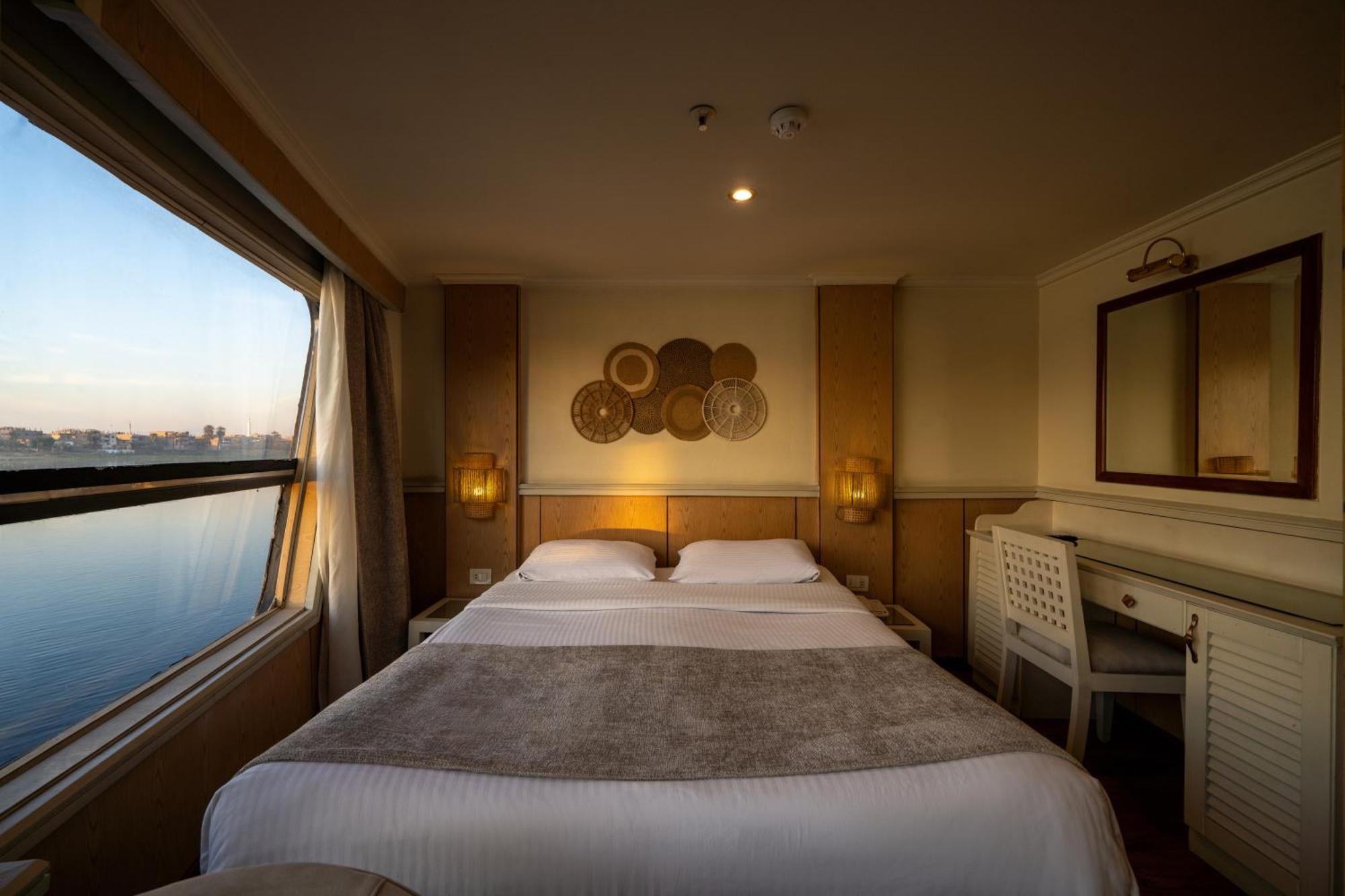 Отель Magic I Nile Cruise Deluxe Boat The Scheduled Departure Is On Saturday For A 7-Day Nile Cruise Луксор Экстерьер фото