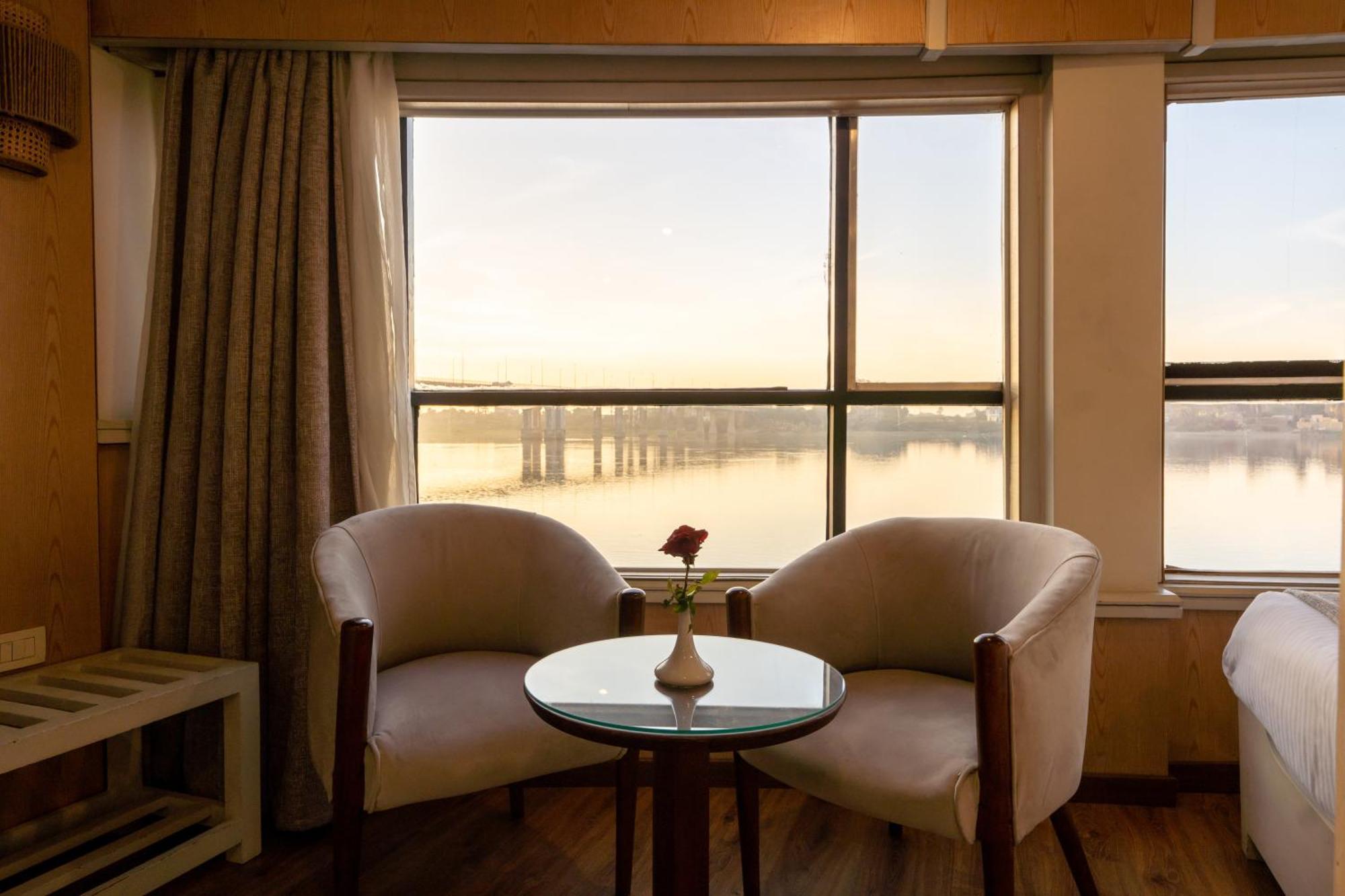 Отель Magic I Nile Cruise Deluxe Boat The Scheduled Departure Is On Saturday For A 7-Day Nile Cruise Луксор Экстерьер фото