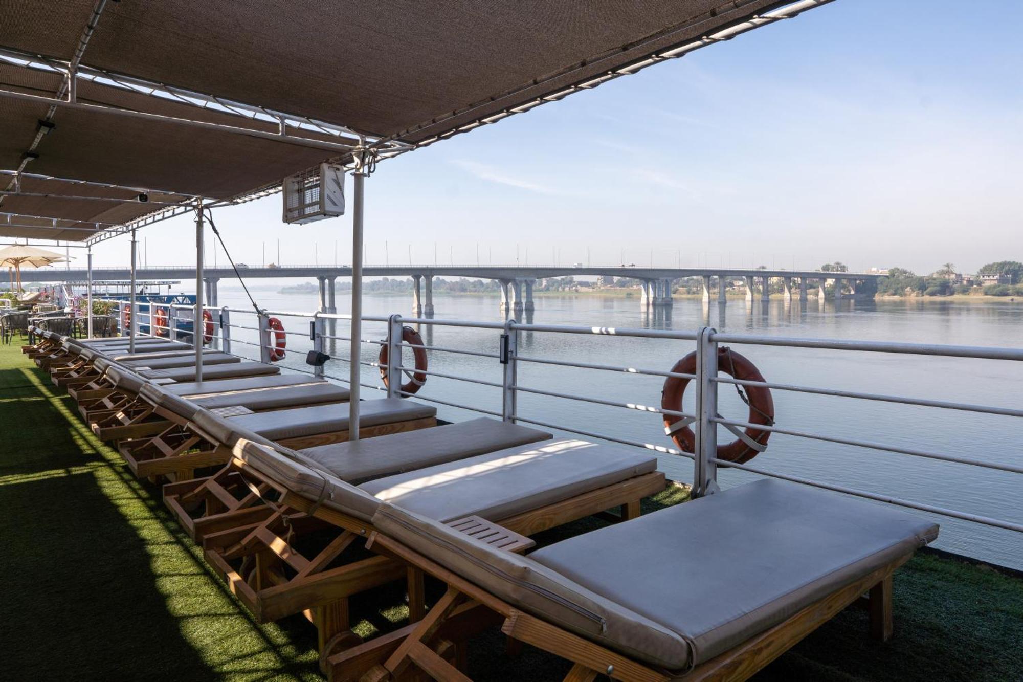 Отель Magic I Nile Cruise Deluxe Boat The Scheduled Departure Is On Saturday For A 7-Day Nile Cruise Луксор Экстерьер фото